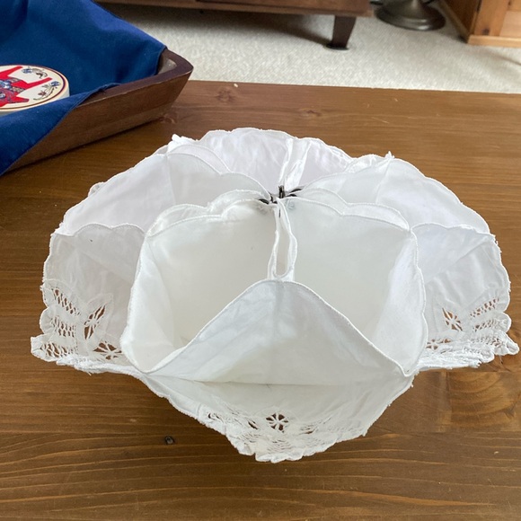 Vintage dinner roll holder